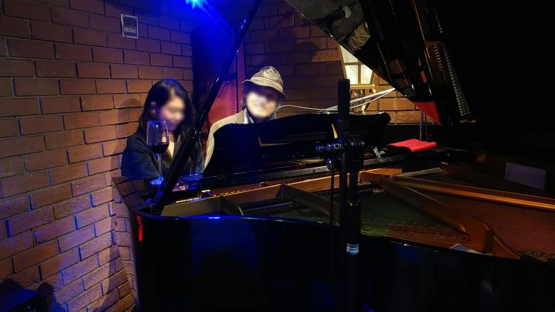 AsianCafeでピアノの飛び入り演奏