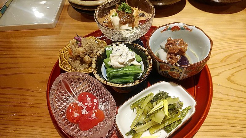 秋田野菜が使われているびゃくの前菜6種盛り