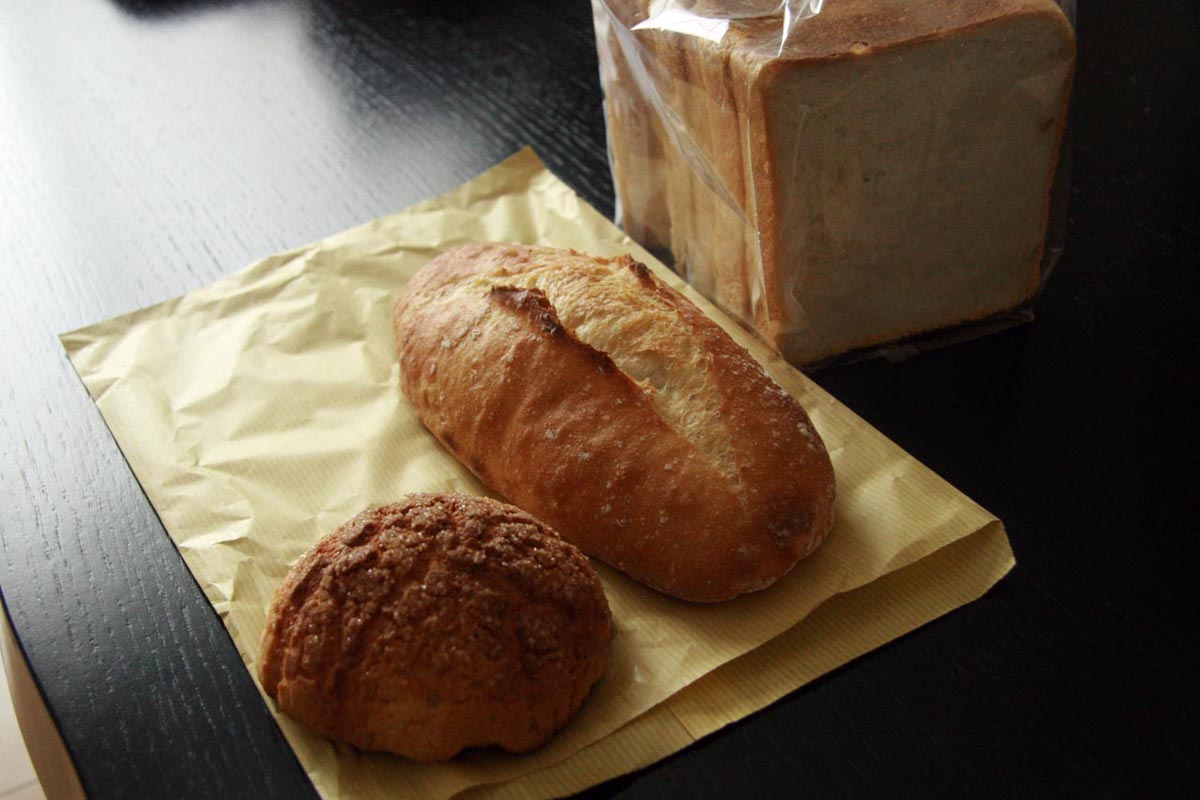 「麦ばたけ」（学芸大学）のパンは調理したり食事に合わせたりもしやすい、素朴でおいしいパンでした～タン丸ごと一本煮込みに合わせたり、「BawLoo（バウルー）」でホットサンドにしてみたり
